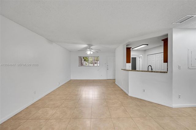 3453 NW 44th St 107, Oakland Park, FL 33309
