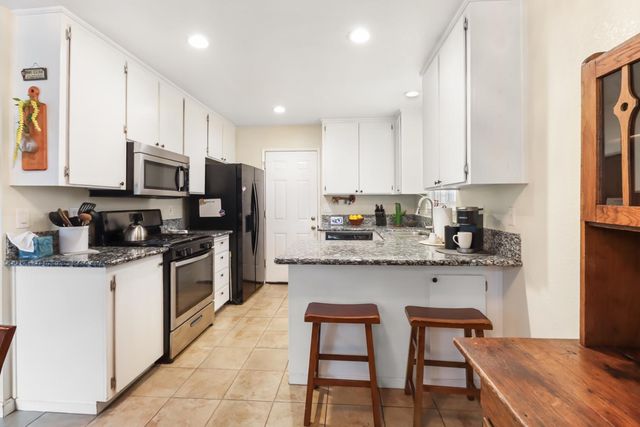 7414 Sun Point Ln, Sacramento, CA 95828