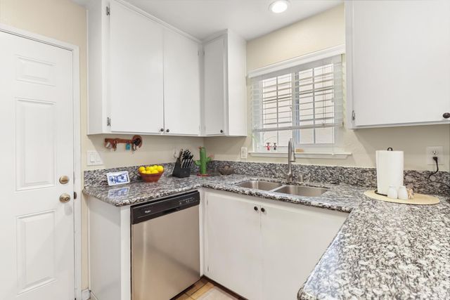 7414 Sun Point Ln, Sacramento, CA 95828