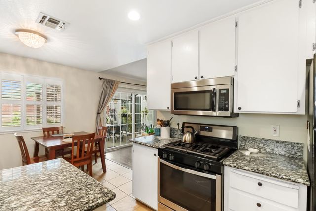 7414 Sun Point Ln, Sacramento, CA 95828