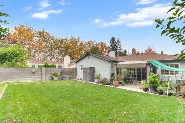 7414 Sun Point Ln, Sacramento, CA 95828