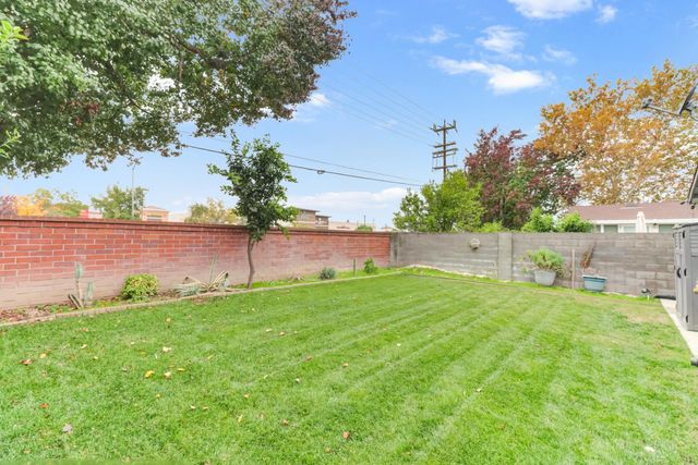 7414 Sun Point Ln, Sacramento, CA 95828