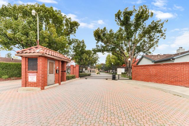 7414 Sun Point Ln, Sacramento, CA 95828