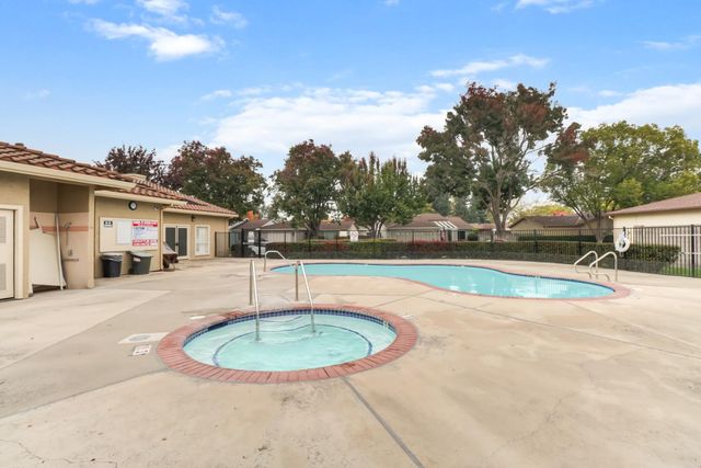 7414 Sun Point Ln, Sacramento, CA 95828