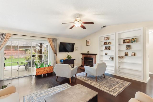 7414 Sun Point Ln, Sacramento, CA 95828