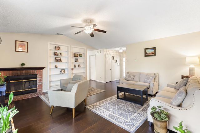 7414 Sun Point Ln, Sacramento, CA 95828