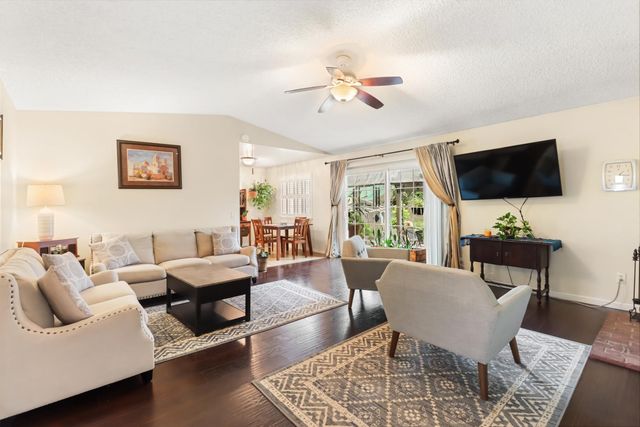 7414 Sun Point Ln, Sacramento, CA 95828