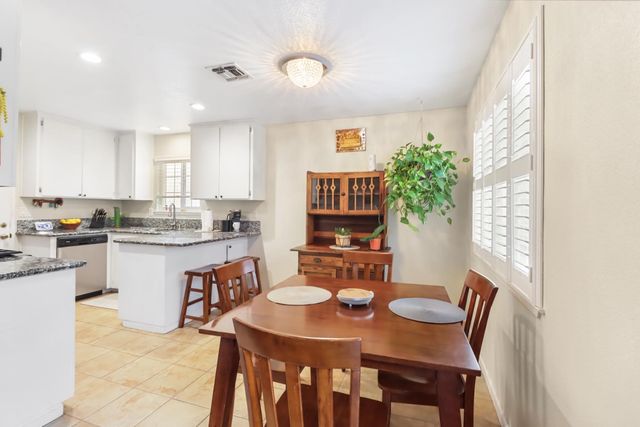 7414 Sun Point Ln, Sacramento, CA 95828