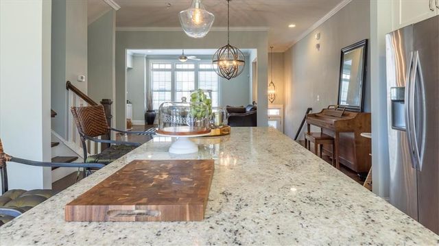 2141 Shale Lane NW, Atlanta, GA 30318