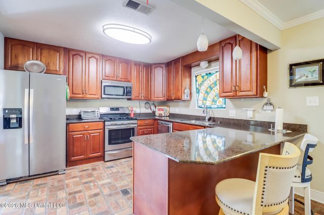 2185 Floyd Drive, Biloxi, MS 39531