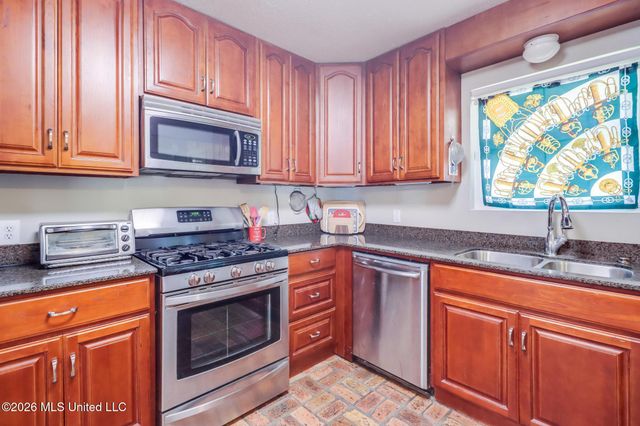 2185 Floyd Drive, Biloxi, MS 39531