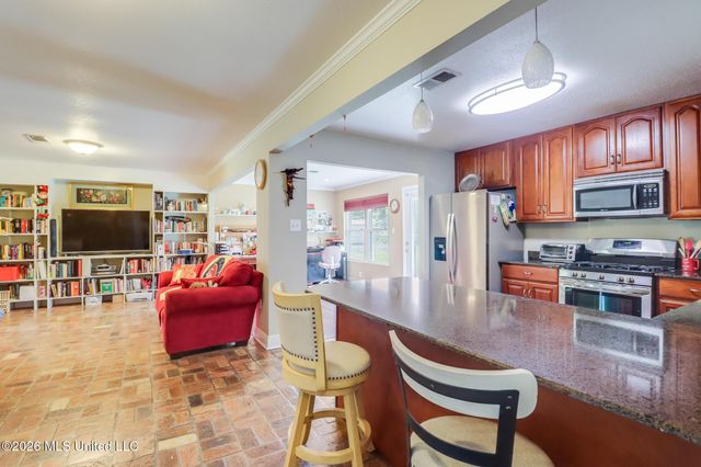 2185 Floyd Drive, Biloxi, MS 39531