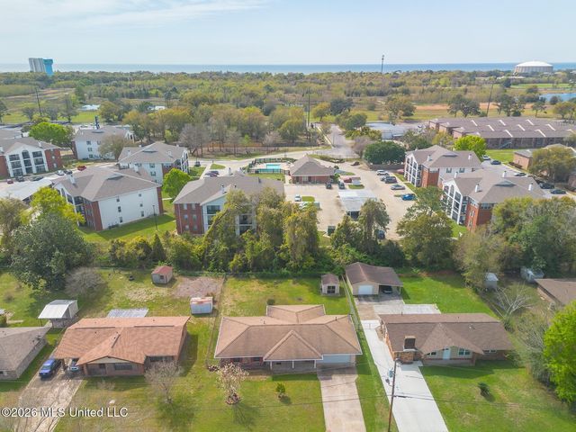 2185 Floyd Drive, Biloxi, MS 39531