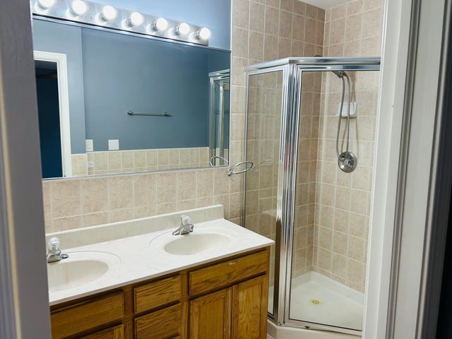 1918 S LOUIE Parkway, Chicago, IL 60616
