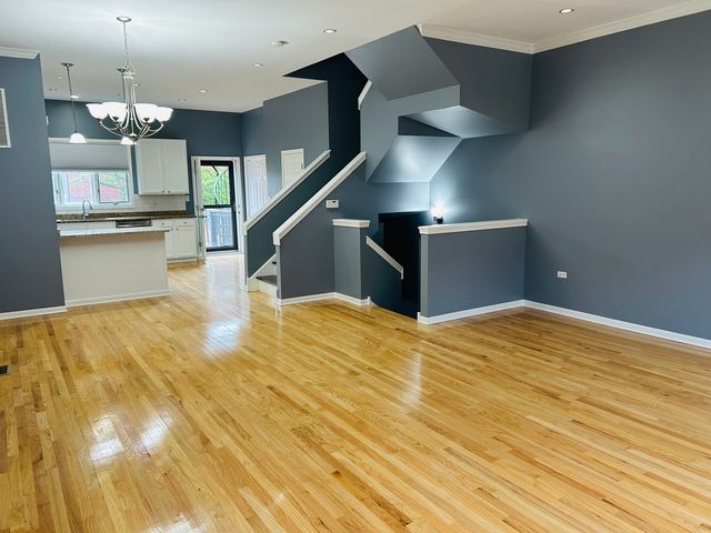 1918 S LOUIE Parkway, Chicago, IL 60616