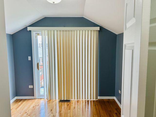 1918 S LOUIE Parkway, Chicago, IL 60616