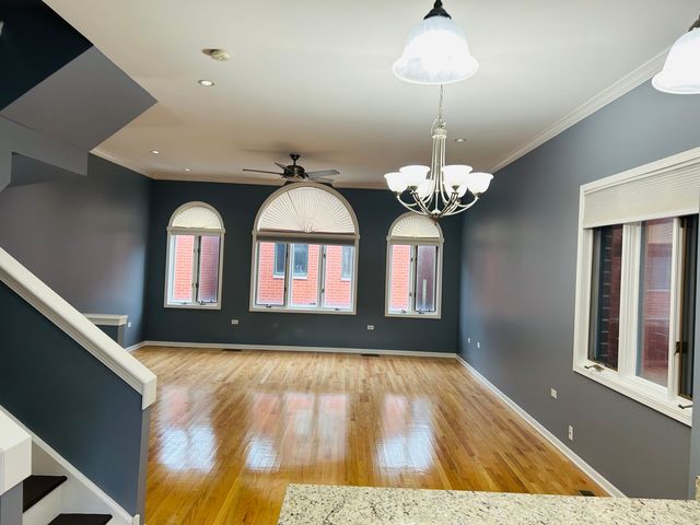 1918 S LOUIE Parkway, Chicago, IL 60616