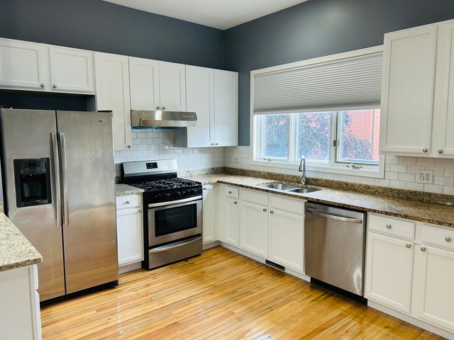 1918 S LOUIE Parkway, Chicago, IL 60616