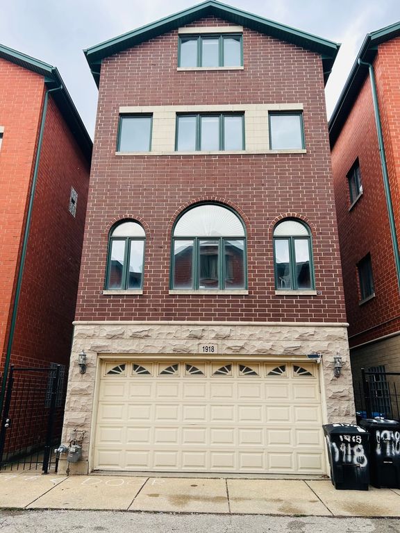 1918 S LOUIE Parkway, Chicago, IL 60616