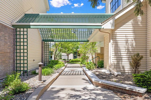 7631 Edinborough Way 5213, Edina, MN 55435