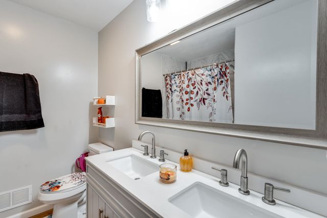 3009 S Bennett Ave, Wichita, KS 67217