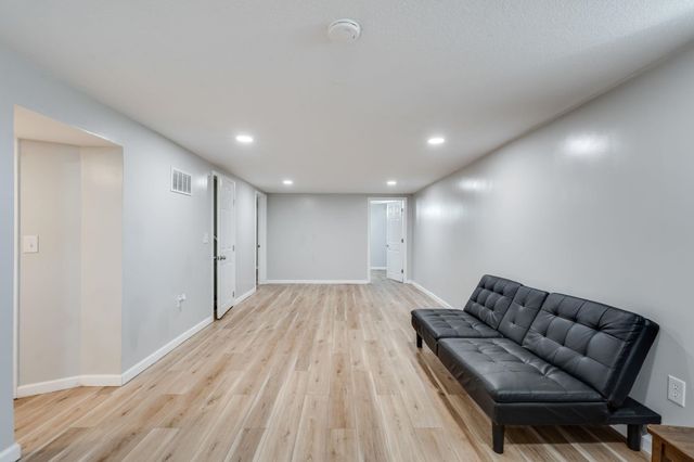 3009 S Bennett Ave, Wichita, KS 67217