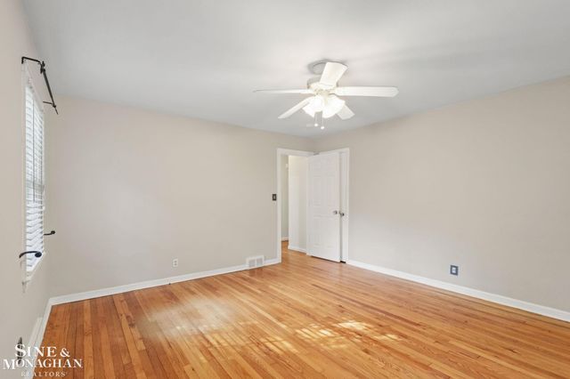 1575 FORD Court, Grosse Pointe Woods, MI 48236