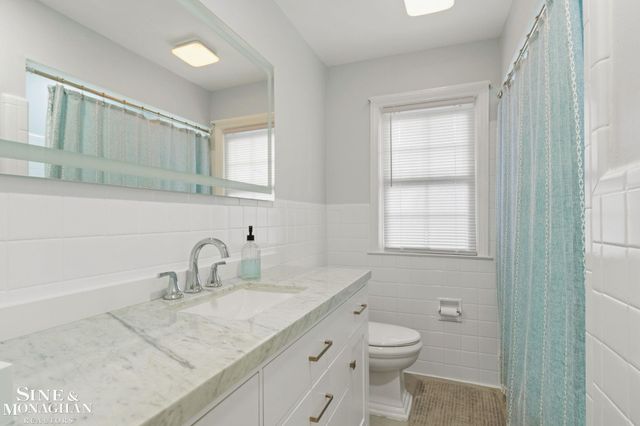 1575 FORD Court, Grosse Pointe Woods, MI 48236