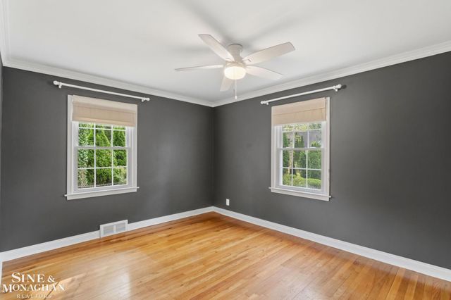 1575 FORD Court, Grosse Pointe Woods, MI 48236