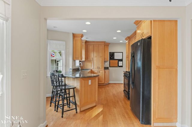 1575 FORD Court, Grosse Pointe Woods, MI 48236