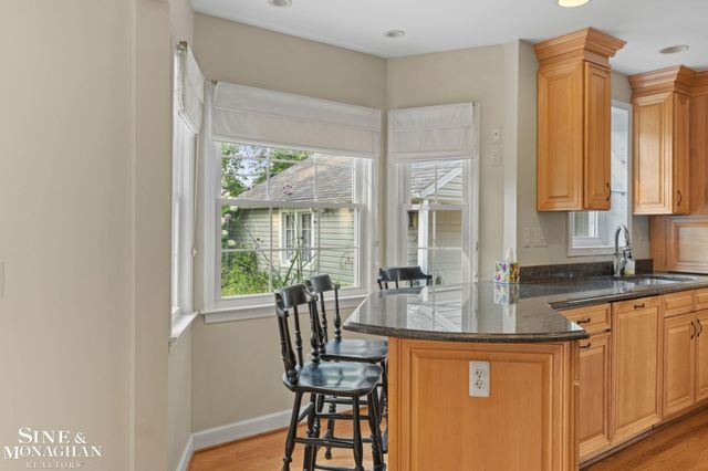 1575 FORD Court, Grosse Pointe Woods, MI 48236