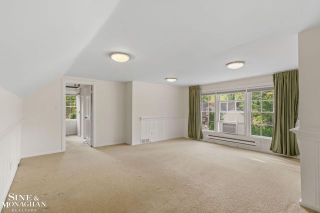1575 FORD Court, Grosse Pointe Woods, MI 48236