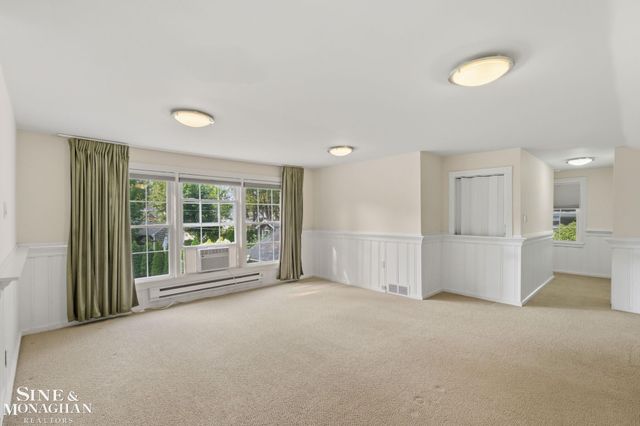 1575 FORD Court, Grosse Pointe Woods, MI 48236