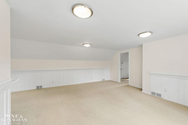 1575 FORD Court, Grosse Pointe Woods, MI 48236