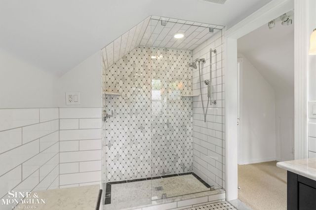 1575 FORD Court, Grosse Pointe Woods, MI 48236