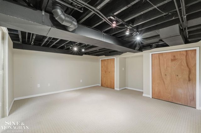 1575 FORD Court, Grosse Pointe Woods, MI 48236