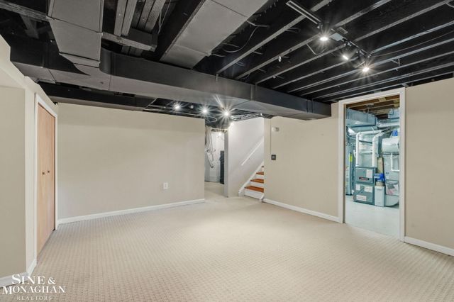 1575 FORD Court, Grosse Pointe Woods, MI 48236