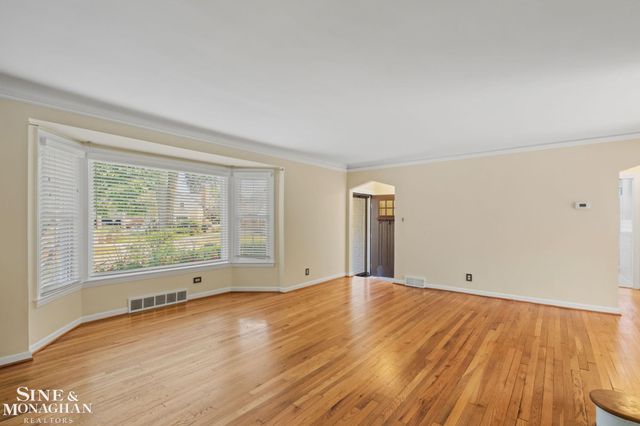 1575 FORD Court, Grosse Pointe Woods, MI 48236
