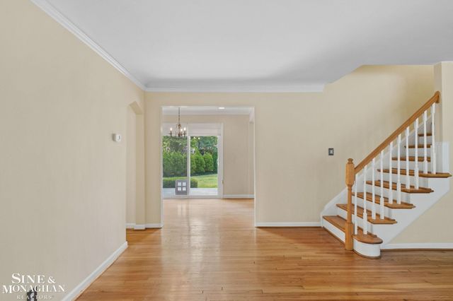 1575 FORD Court, Grosse Pointe Woods, MI 48236
