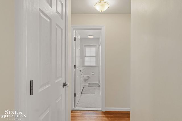 1575 FORD Court, Grosse Pointe Woods, MI 48236