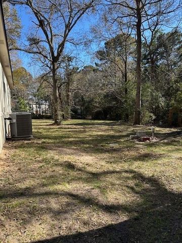 4452 Grand Oaks Drive, Willis, TX 77378