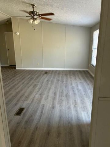 4452 Grand Oaks Drive, Willis, TX 77378