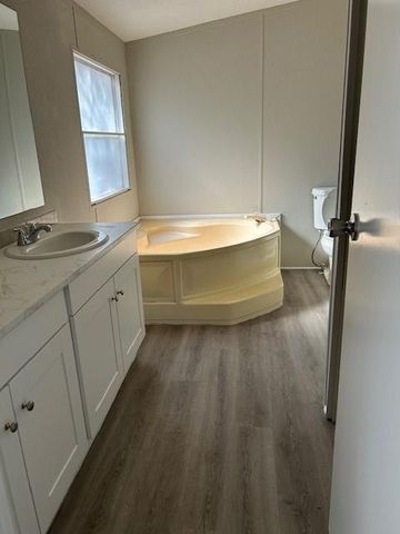 4452 Grand Oaks Drive, Willis, TX 77378