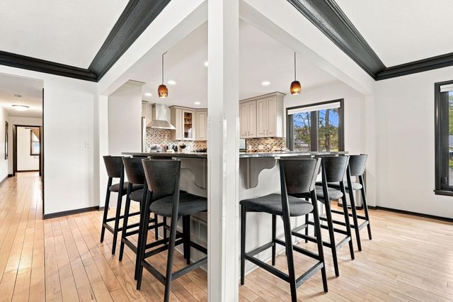4424 W 70th St, Edina, MN 55435