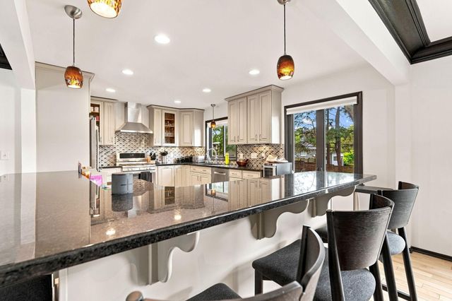 4424 W 70th St, Edina, MN 55435