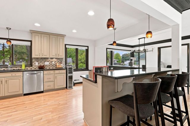 4424 W 70th St, Edina, MN 55435