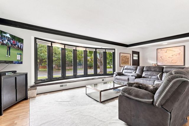 4424 W 70th St, Edina, MN 55435