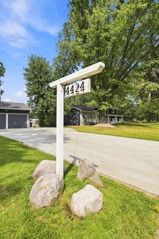 4424 W 70th St, Edina, MN 55435