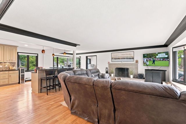 4424 W 70th St, Edina, MN 55435
