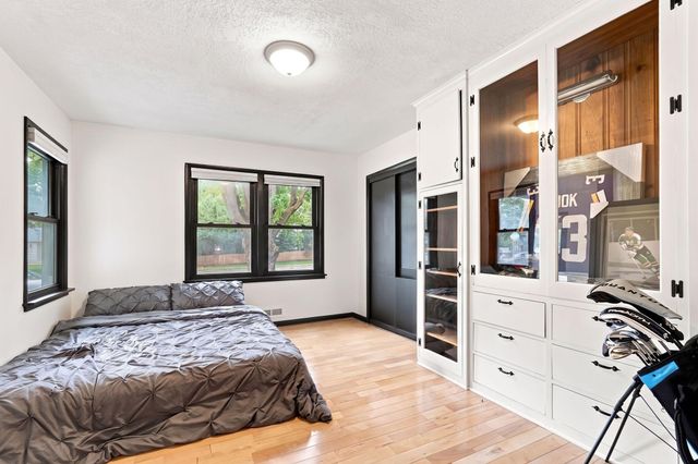 4424 W 70th St, Edina, MN 55435